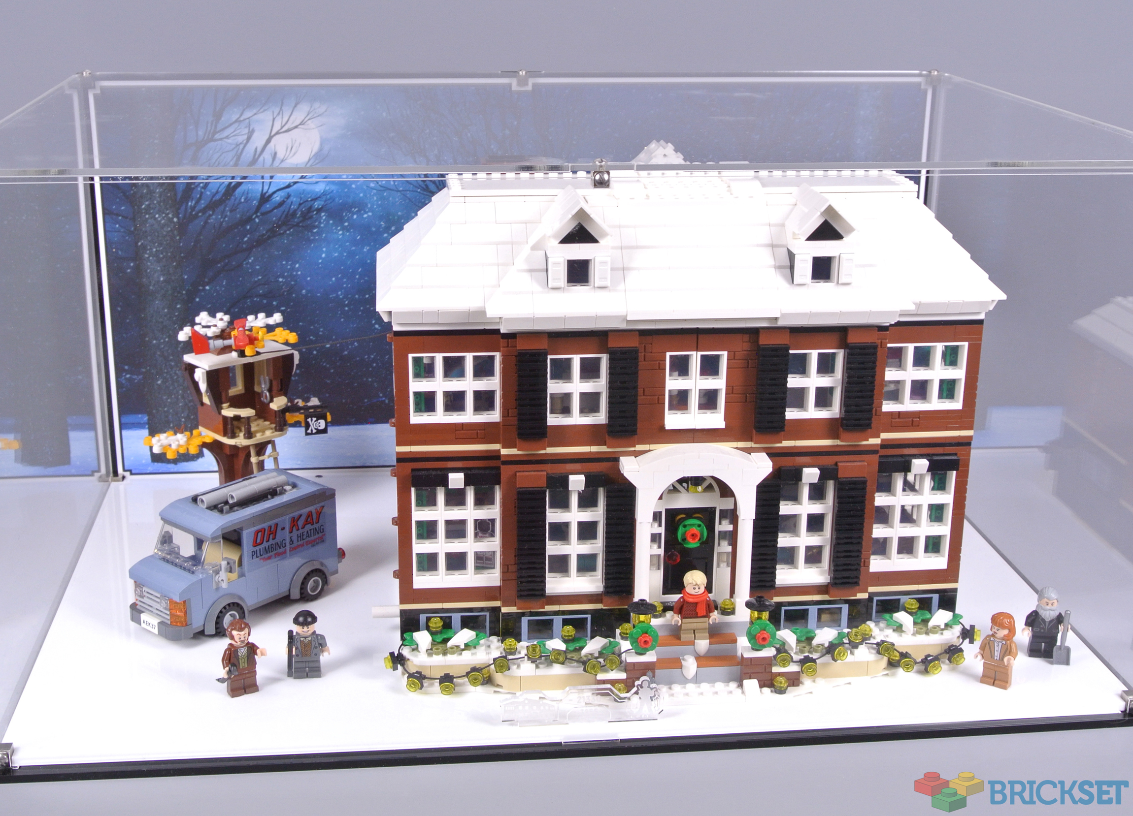LEGO Wicked Brick display case for 21330 Home Alone review Brickset